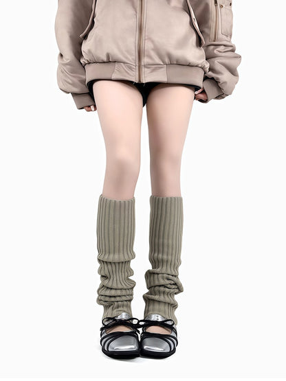 ダークグレー/オフホワイト/ダークグリーンのニットレッグウォーマー