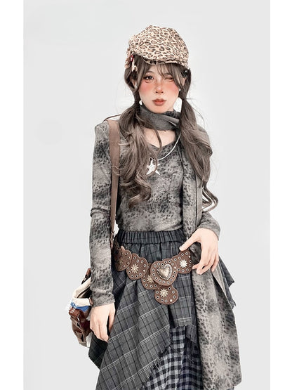 Camelfarbenes Leoparden-Top mit V-Ausschnitt und Schal