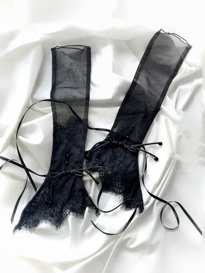 ブラック/グリーンのレーススリーブ