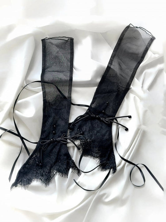 ブラック/グリーンのレーススリーブ