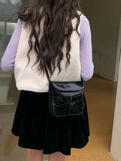 Elegant Black Crossbody Phone Pouch With Glossy Finish And Bow Accent