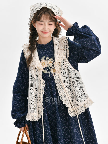 Dunkelblaues Mori Kei Blumenkleid mit Rüschenausschnitt und Blumenmuster