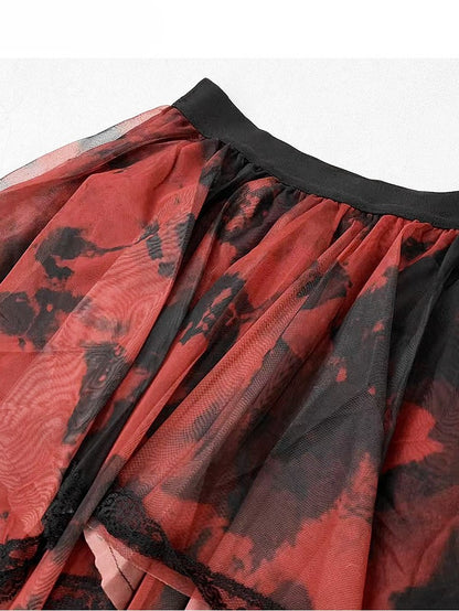 華やかなティアードクロストップ、チェック柄ディテール、ほろ苦いレッドスカート、ブラックタイセット、ドレスキャミソール