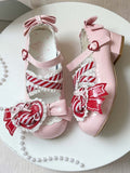 Janes Mary – Schuh mit kreuz und quer verlaufenden Clip-Riemen und Herzmotiv, tiefrot, gerüschte Spitze, rosa Design, süße runde Zehenpartie mit Schleifendetails