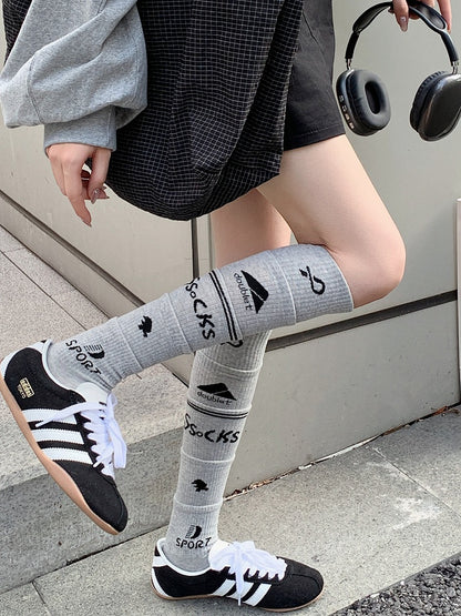 3-Color Paneled Design Calf Socks with Letter Pattern - Xi Shang Mei Shao