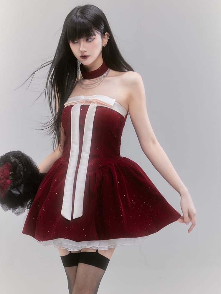 Rotes, schulterfreies Kleid mit Pailletten und großer Schleife