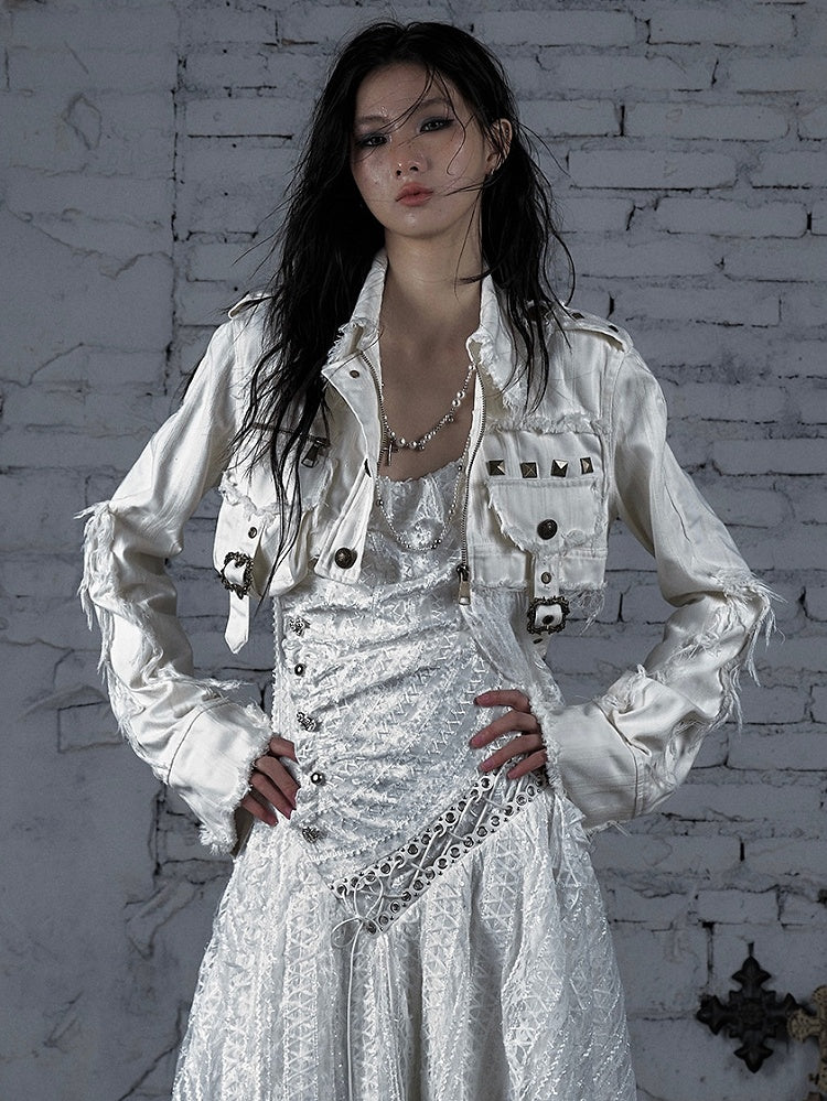 スタッズバックル装飾とウェイストランドクロップドホワイトパンクジャケット