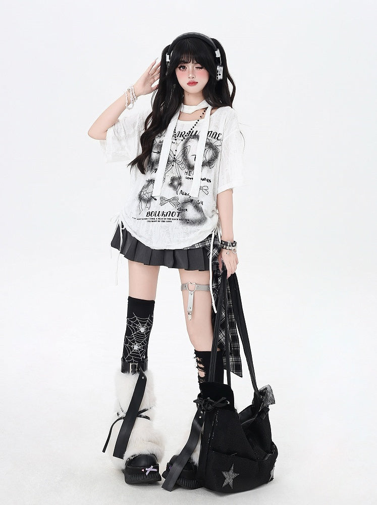 Schwarz/weißes T-Shirt mit seitlichem Kordelzug und Schleifenmuster, inklusive Schal