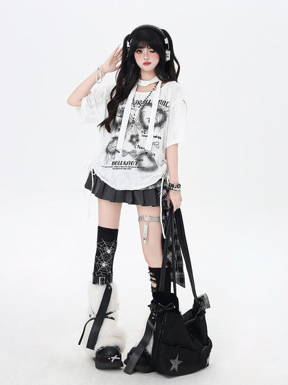 Schwarz/weißes T-Shirt mit seitlichem Kordelzug und Schleifenmuster, inklusive Schal