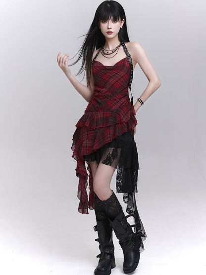 Rot kariertes Neckholder-Top mit kaskadierenden Rüschen und Schnallenriemen