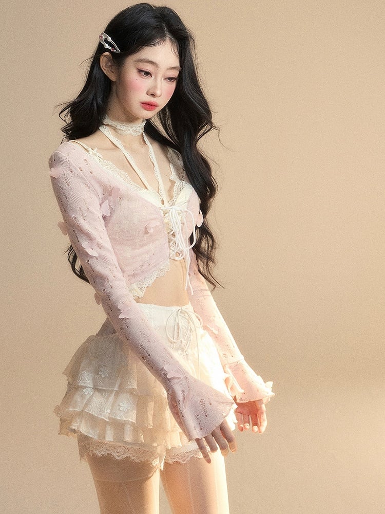 クロップド丈トップ、花柄、ピンクのベルスリーブ、バタフライ、華やか、トップに装飾レース付き