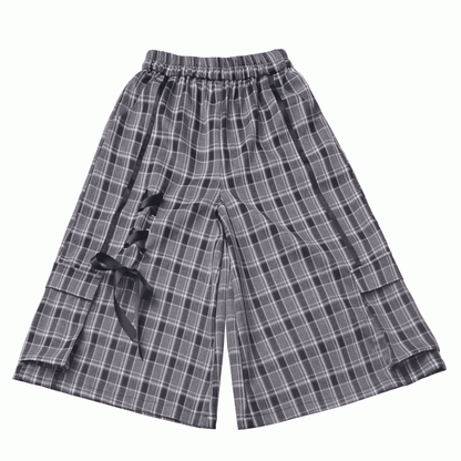 レースアップディテールのワイドレッグショーツ、ウエストはブラック/チェック柄、伸縮性あり