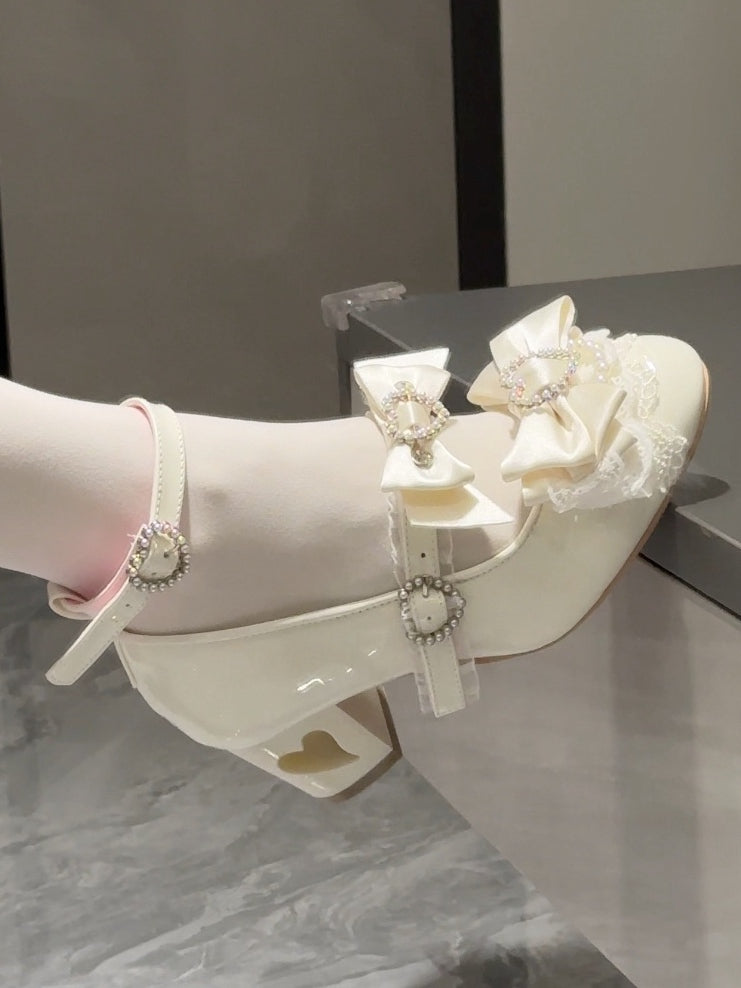 Heels Janes Herz Weiß Ausschnitt an der Spitze Schleife Mary