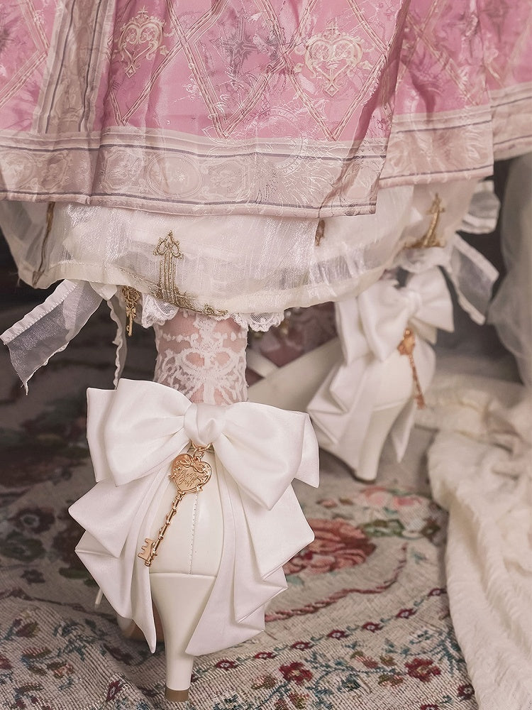 デザイン：ハートにクロスビーズ、トップチャーム、ホワイトリボン