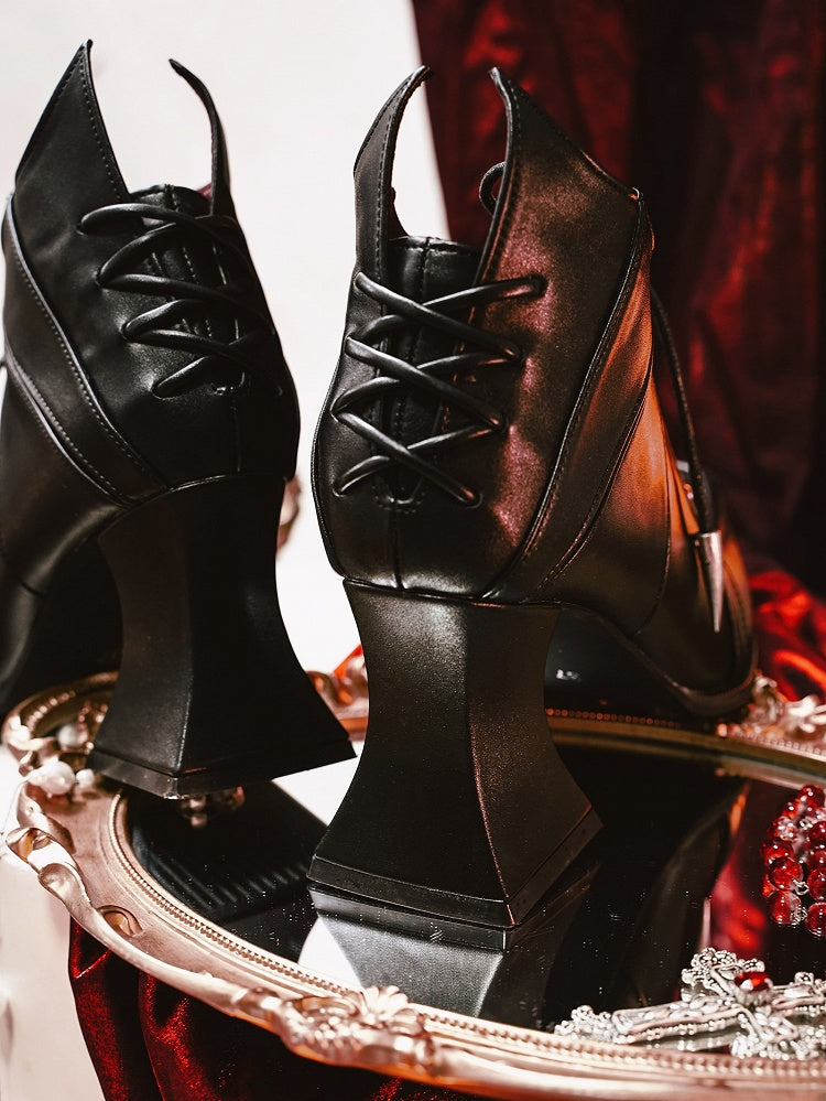 レースアップブーツ ゴシックタイフロント ワイングラス型 ブラックヒール