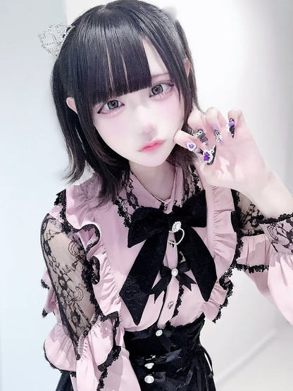 ピンクのブラウストリム、ラインストーン装飾、ジライケイビーズとディテール、蝶結びフリル