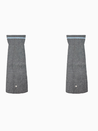 Gestrickte Beinwärmer mit Knopfumschlag