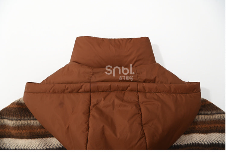 Braune Daunenjacke mit Kapuze im Patchwork-Design