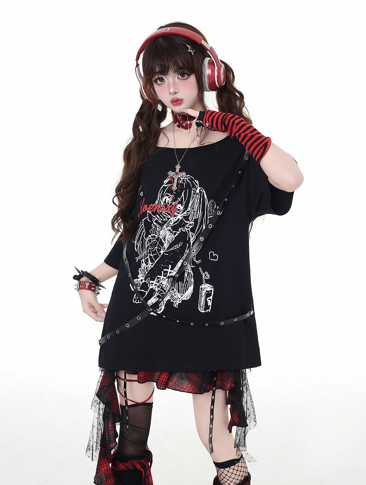 ほろ苦いクリスクロスストラップデザインTシャツ ロックガールプリント ブラック