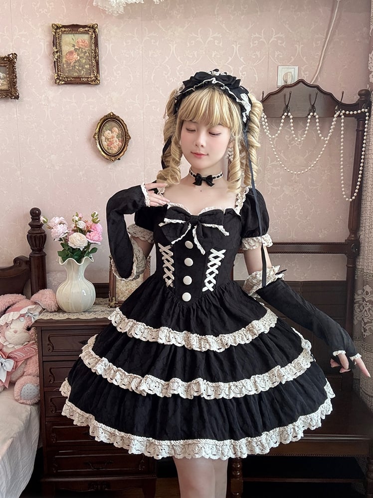 und Lolita-Taille, einteiliges Basken-Schulkleid aus Spitze, Beige, alter schwarzer Besatz