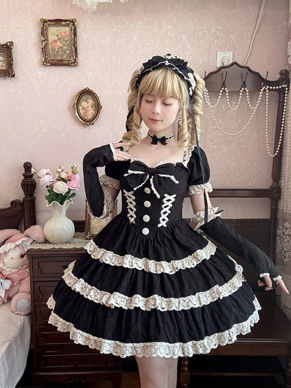 und Lolita-Taille, einteiliges Basken-Schulkleid aus Spitze, Beige, alter schwarzer Besatz