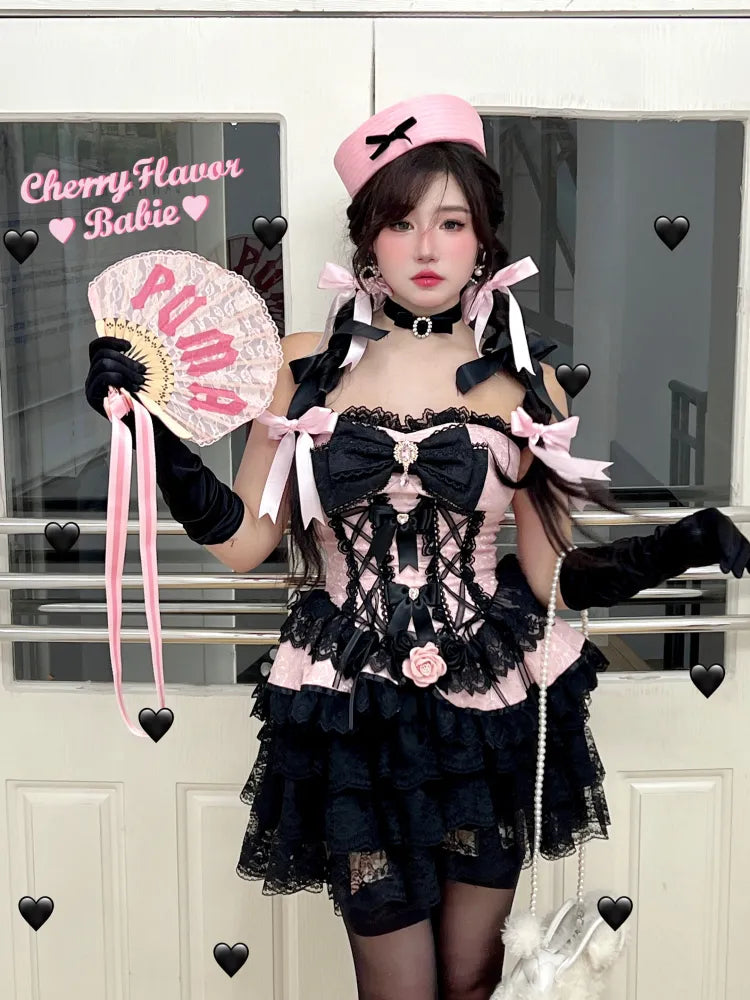 Schwarzes und rosafarbenes trägerloses Prinzessinnen-Korsett-Top mit Schnürung / Schwarze Spitzen-Pumphose