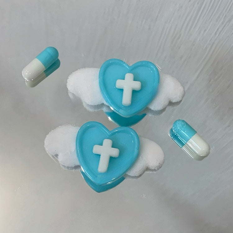 Yami Kawaii Heart Wing Cross Hairclips