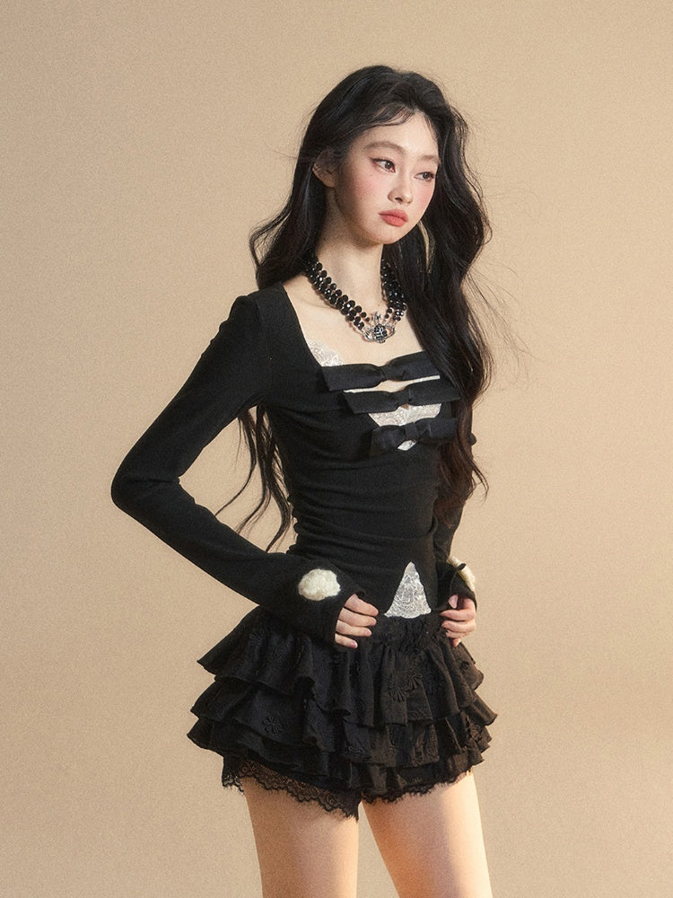 Spitzenaufnäher, glamouröse Details, kontrastierende weiße Schleifen, V-Ausschnitt, schwarzes Strickoberteil