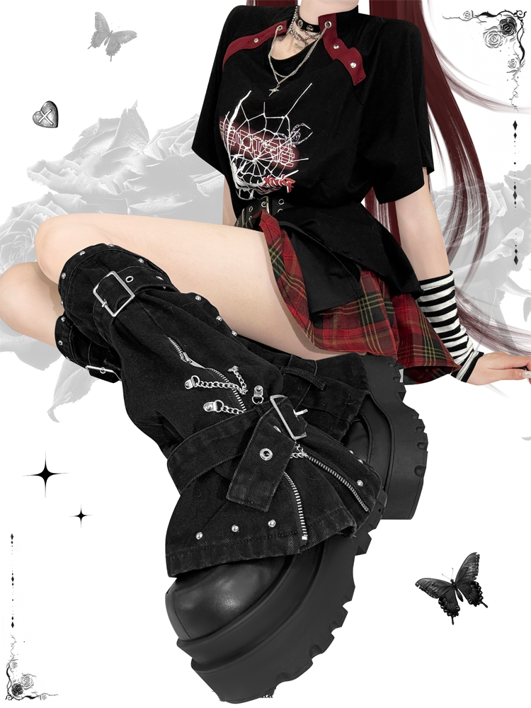 Schwarze Punk-Beinwärmer, 47,5 cm, mit Reißverschluss und Schnallenriemen an den Bündchen, mit Nieten