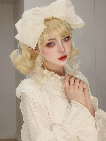 Länge gewellte Perücke blond mit Pony 25-28 cm