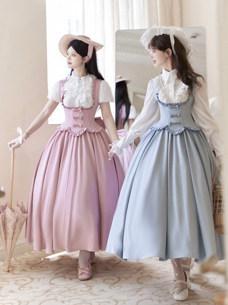 Klassisches Lolita-Kleid mit Rüschen an der Brust und unter dem Rocksaum, gewellt, elegant, Blau