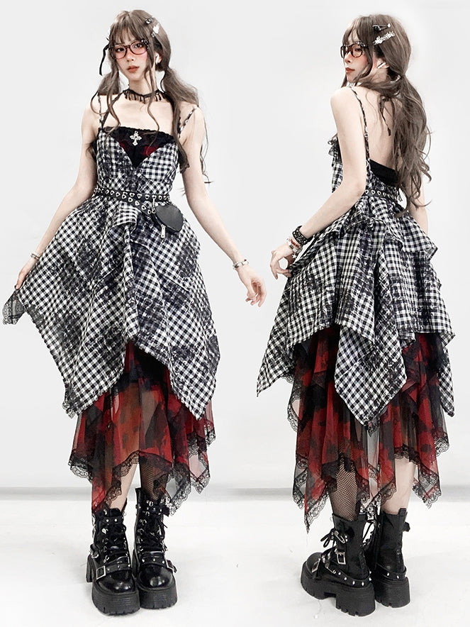 華やかなティアードクロストップ、チェック柄ディテール、ほろ苦いレッドスカート、ブラックタイセット、ドレスキャミソール