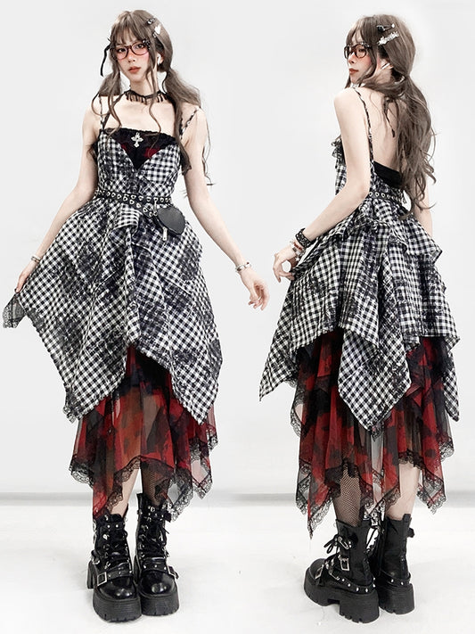 華やかなティアードクロストップ、チェック柄ディテール、ほろ苦いレッドスカート、ブラックタイセット、ドレスキャミソール