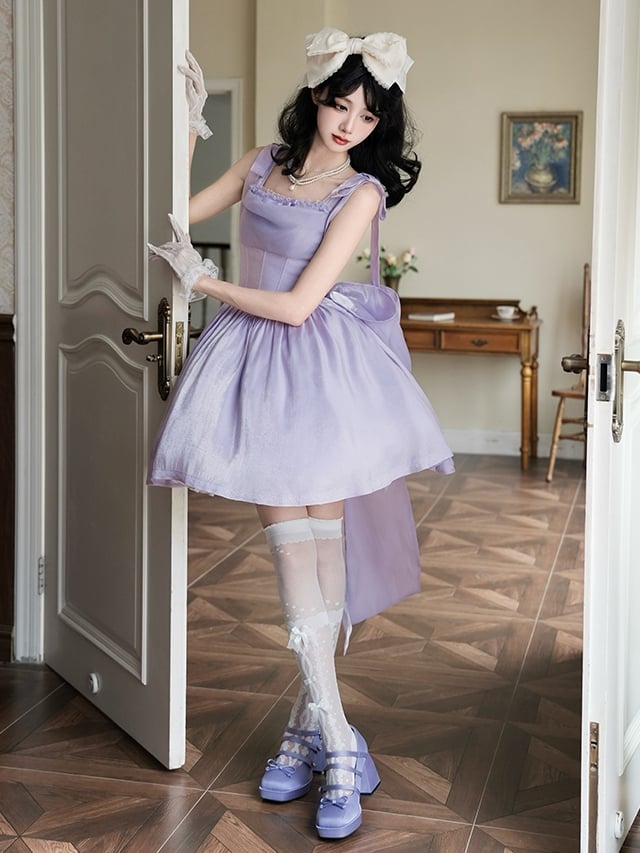 Lila Lolita-Kleid mit Stäbchen, Pullover, Rock, schimmernder Stoff, Taillen-Basque