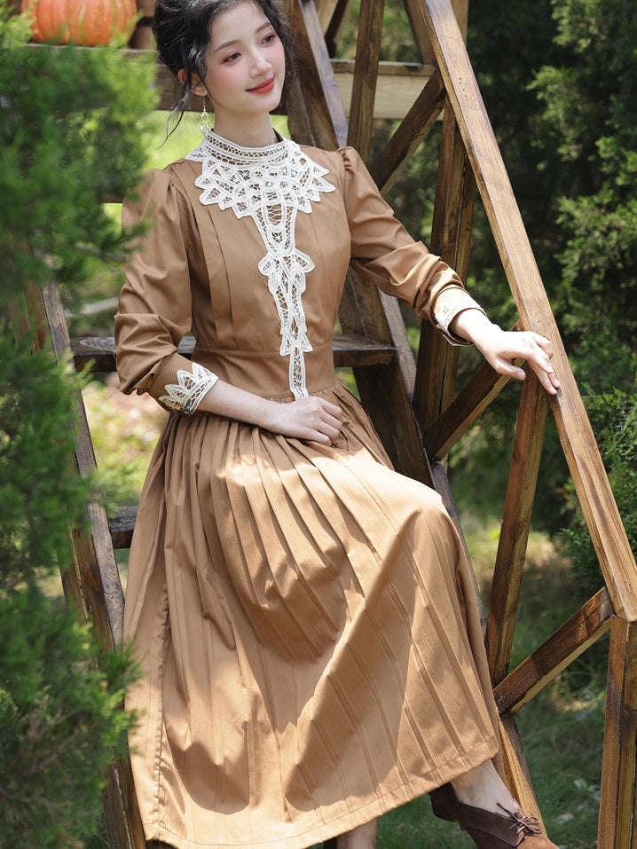 Braunes Vintage-Kleid mit Stehkragen und langen Puffärmeln