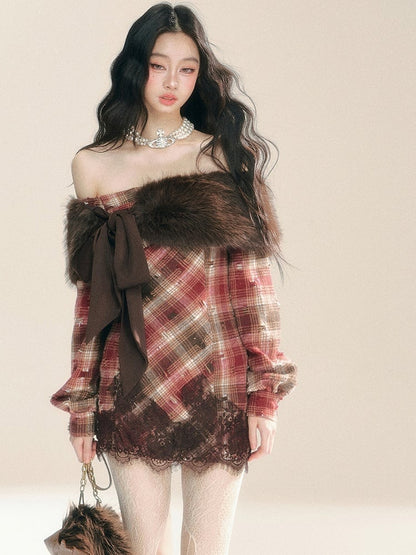 Rot-braunes kariertes Kleid mit Löchern im Used-Look, inklusive Plüschschal