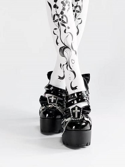 Talons hauts compensés noirs Lolita Gothiques avec clous