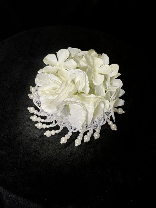 White Hairclip Floral