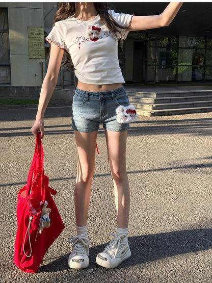 愛らしいキティのぬいぐるみ付きライズデニムショートパンツ ブルー ローカット