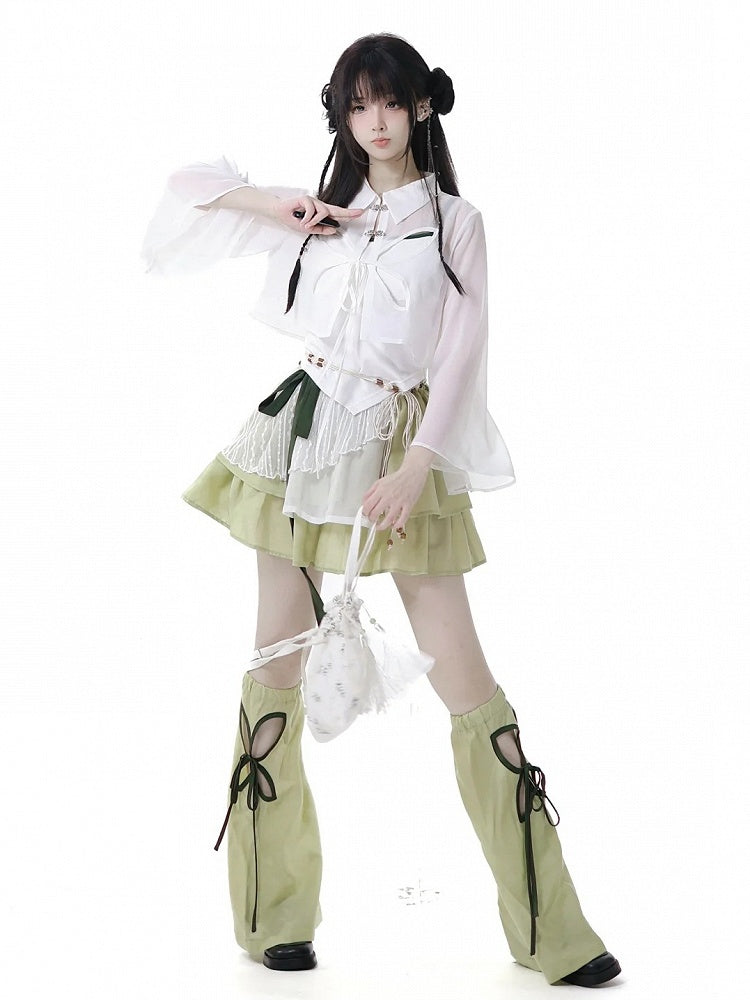 グリーンのチャイナドレス、ティアードスカート、ウエストベルト付き、伸縮性のあるウエストスタイル