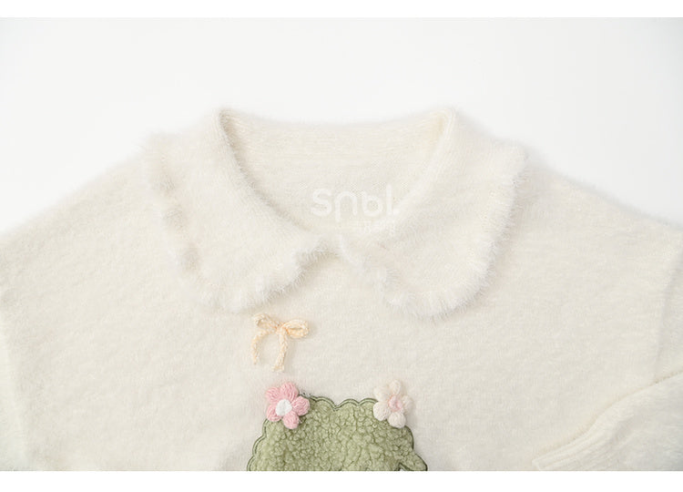 Süßes weißes Strickkleid mit Peter-Pan-Kragen und Lamm-Applikation