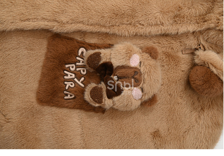 Niedlicher Capybara-verzierter brauner Plüsch-Kapuzenpullover