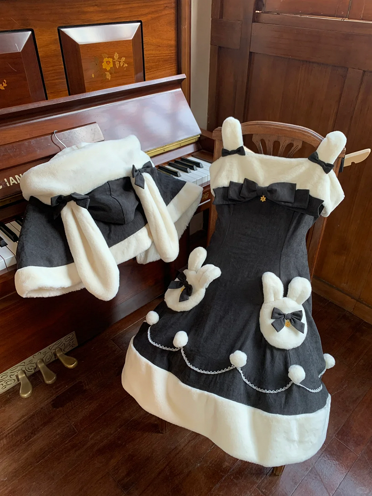 黒のウサギの耳のフード付きケープ