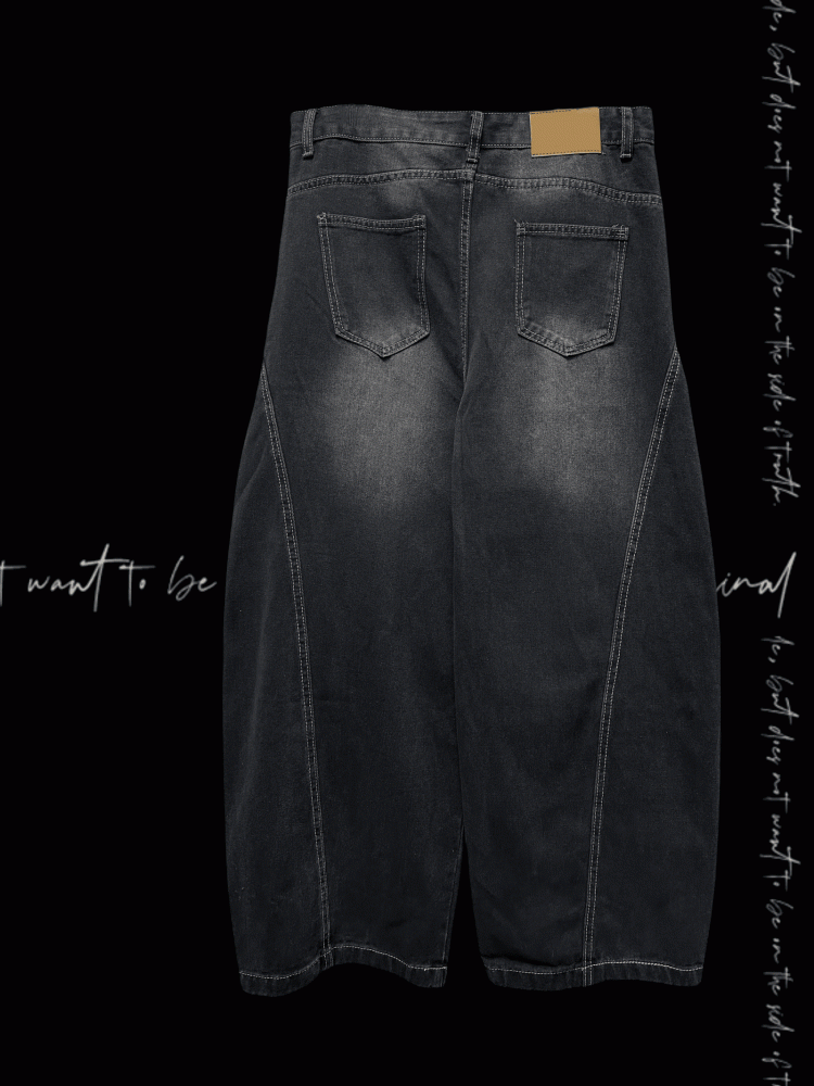 Weite Jeans mit verblasstem Kratzmuster und Used-Look im Punk-Look in verwaschenem Schwarz