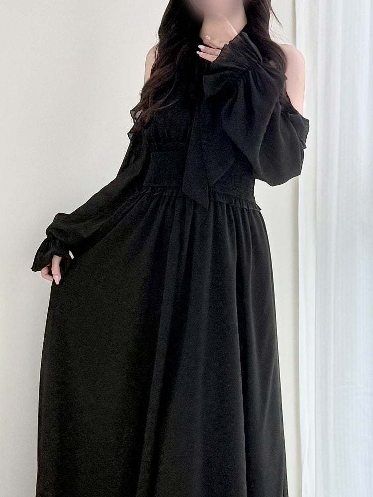 Langes schwarzes Taillenkleid mit gesmoktem Kei-Krawattenhals und ausgeschnittener Jirai-Schulter