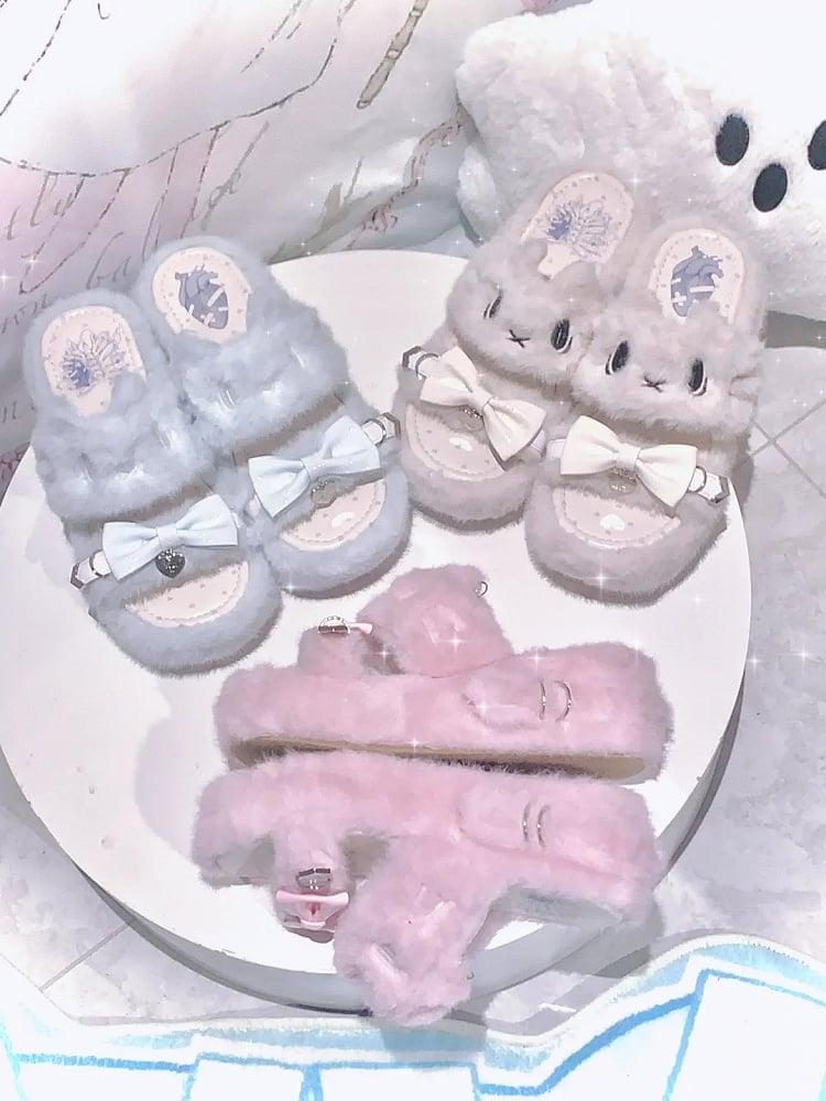 Plush Jirai Slippers: Kei White with Embroidery Platform Kitten