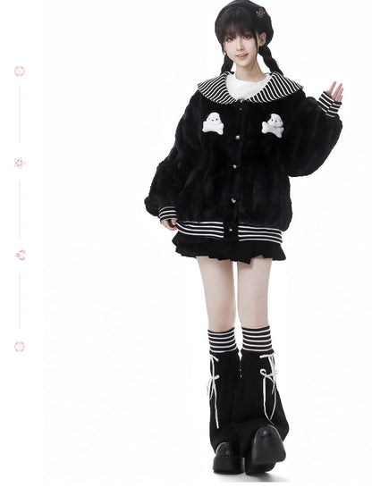 Schwarz gestreifter Plüschmantel mit Matrosenkragen