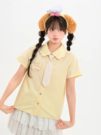 前立て刺繍のライトタイ、花びらの襟、ビスケットハートボタン、ブラウス（イエロー）