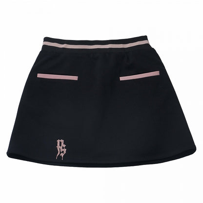 黒の刺繍スカート