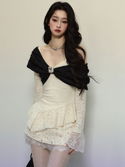 Aprikosenfarbenes Spitzentop mit großer Schleife, asymmetrischem Saum, V-Ausschnitt und langen Ärmeln